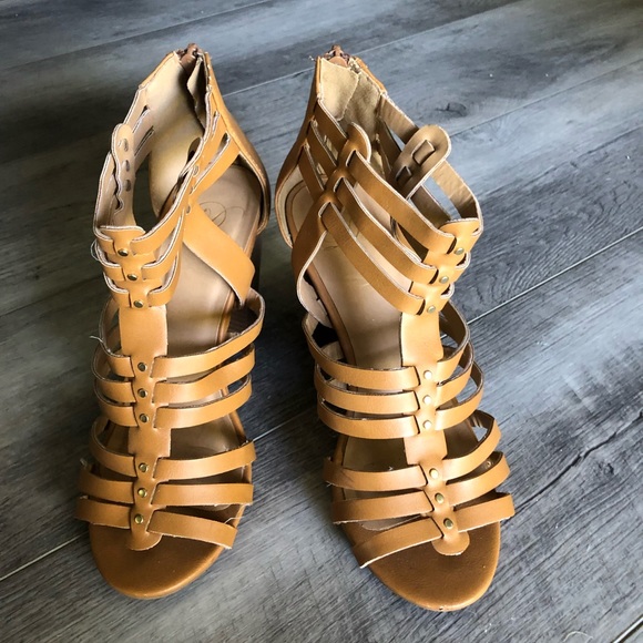 Shoes - Tan summer heels